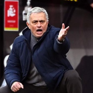 穆帅：别把球员表现跟战术挂钩 球员应对自己负责