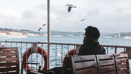 世界杯直播软件安装-拜仁防守挖坑进攻填，巅峰对决弗利克赌对17岁神童